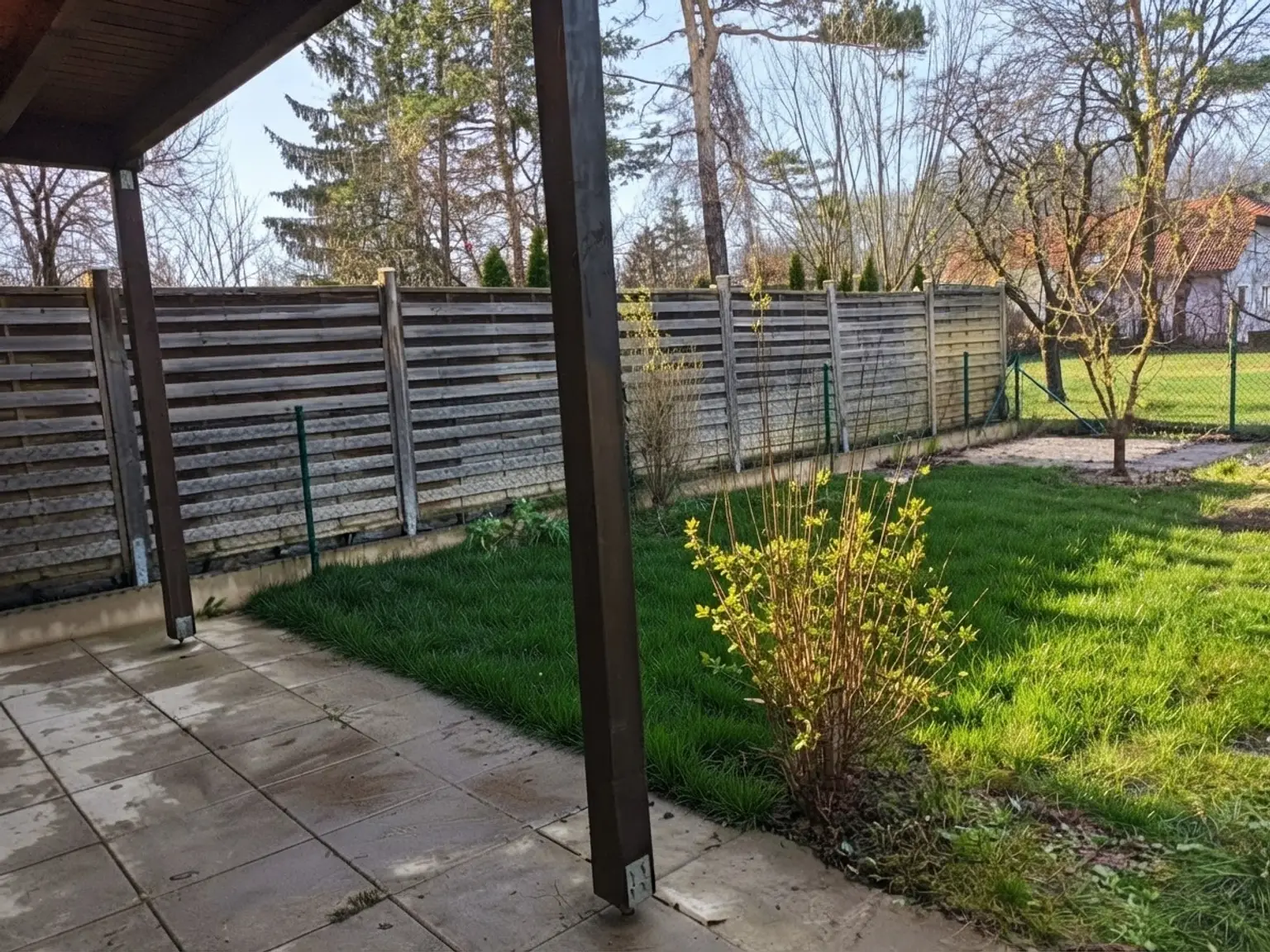 Charmantes Reihenhaus mit Gartenidylle und Terrasse und Parkplatz