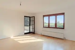 Wohnbereich mit Ausgang auf die Terrasse und in den Garten