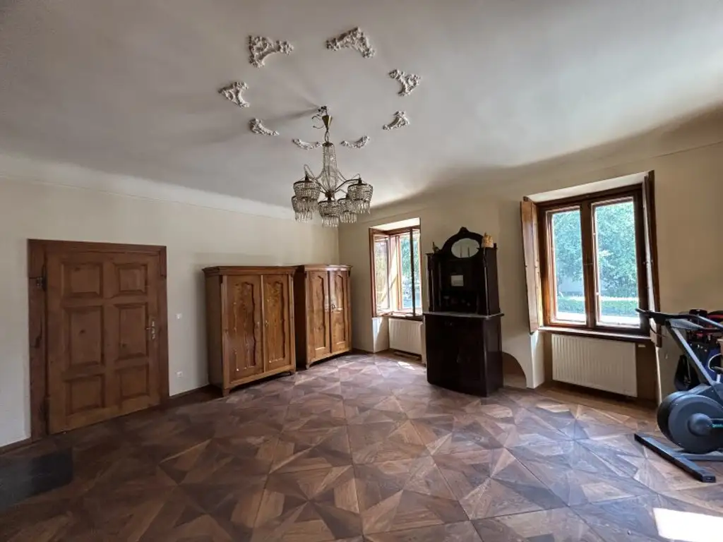 +++ Historisches Mehrfamilienhaus mit Charakter und Potenzial – eines der ältesten Gebäude Kőszegs! +++