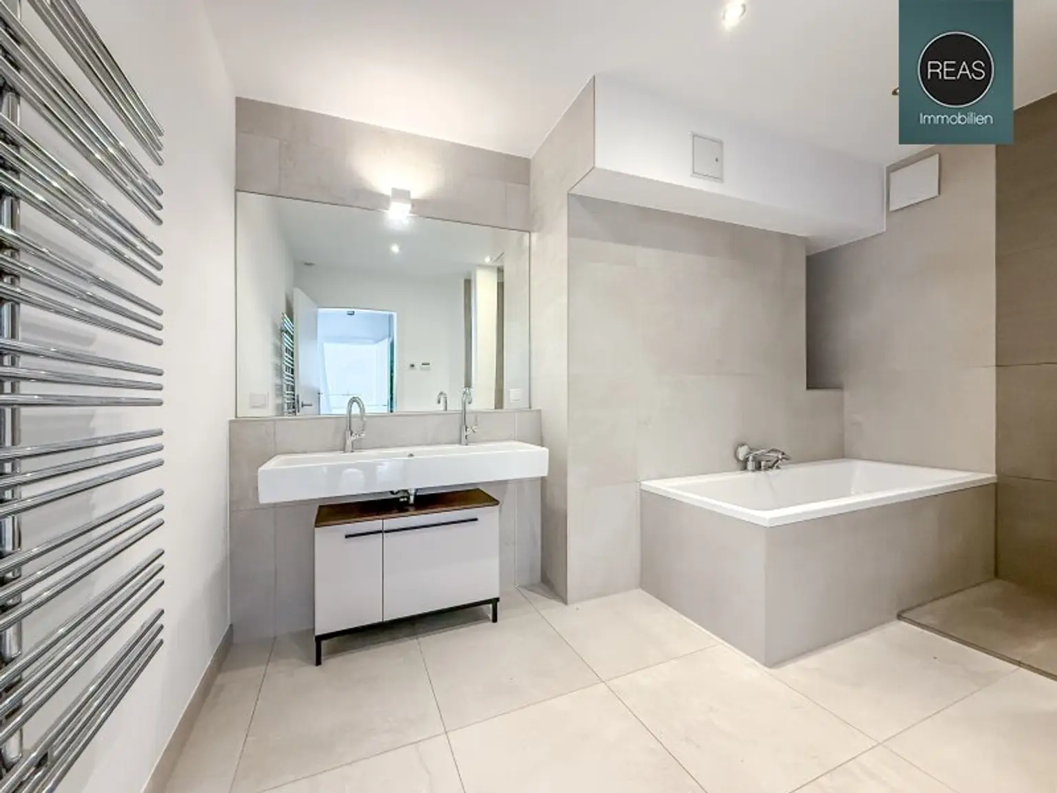 Provisionsfrei: Hochwertig ausgestattetes Apartment mit Balkon in Toplage nahe U3 Rochusgasse!