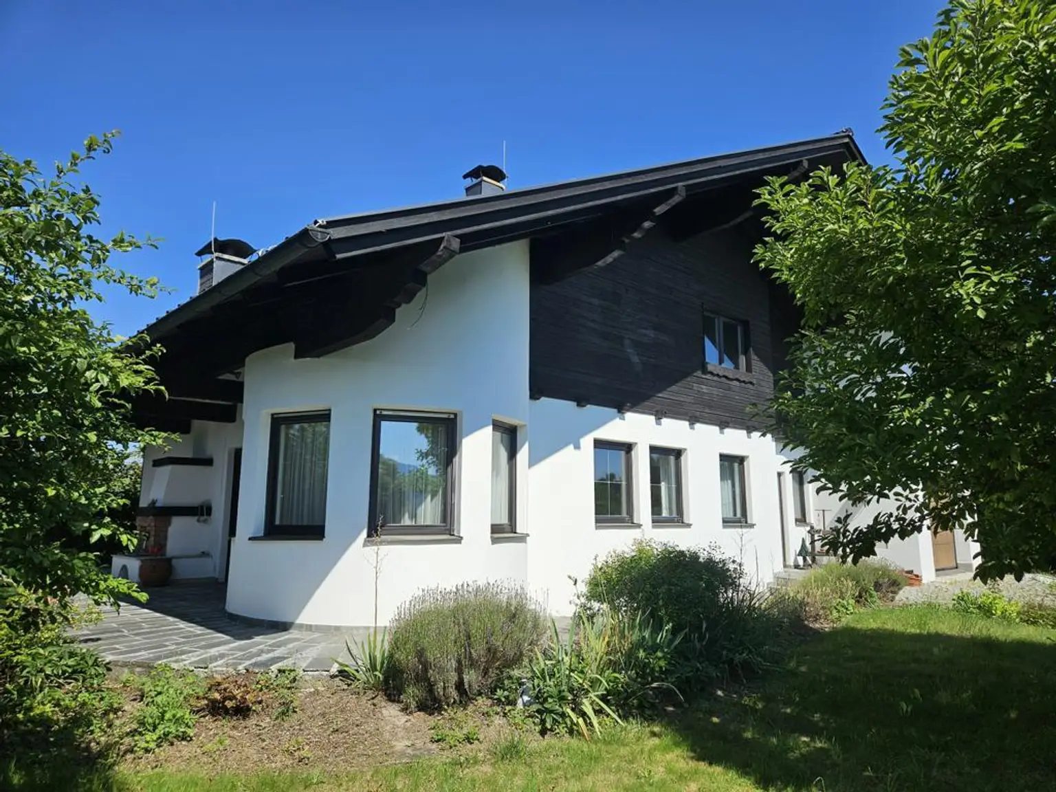 Gediegenes Einfamilienhaus mit Gebirgsblick und Potenzial