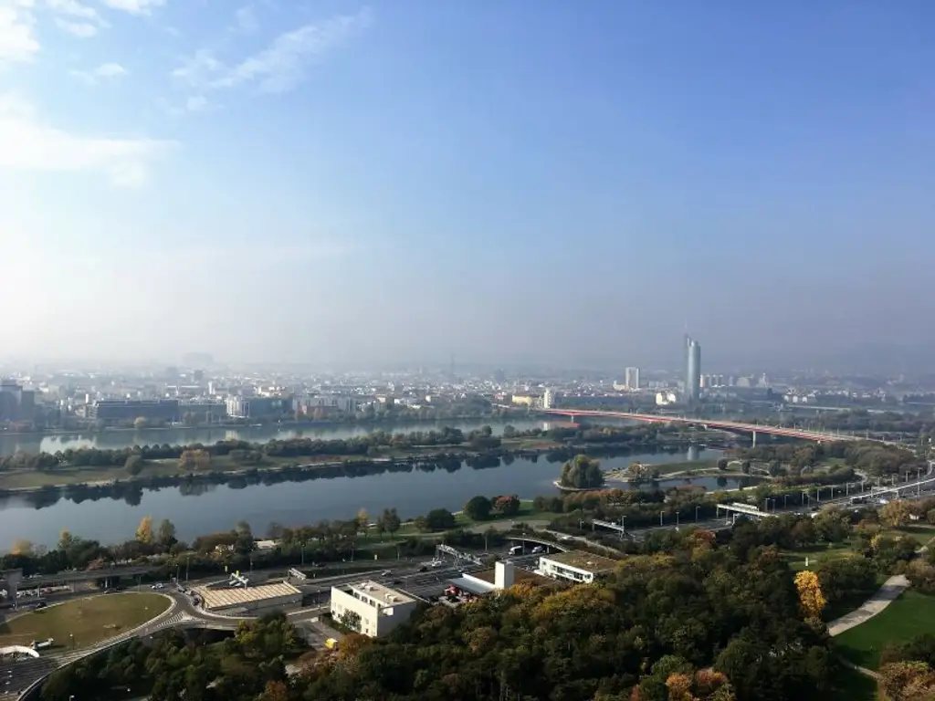 All-inklusive: spacious studio-apartment on higher floor for short time rent!