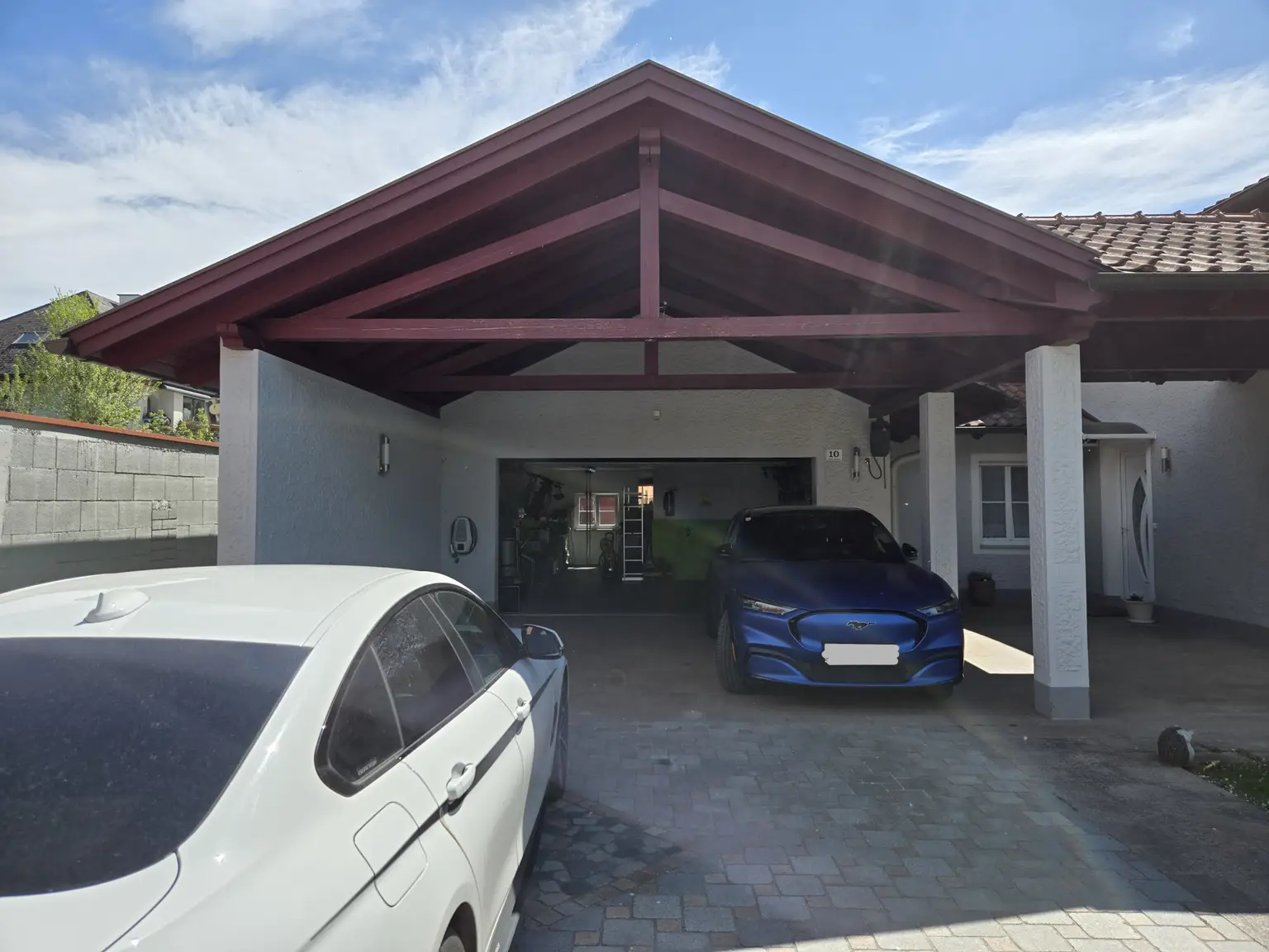 Carport überdacht und Wallbox für E-Auto