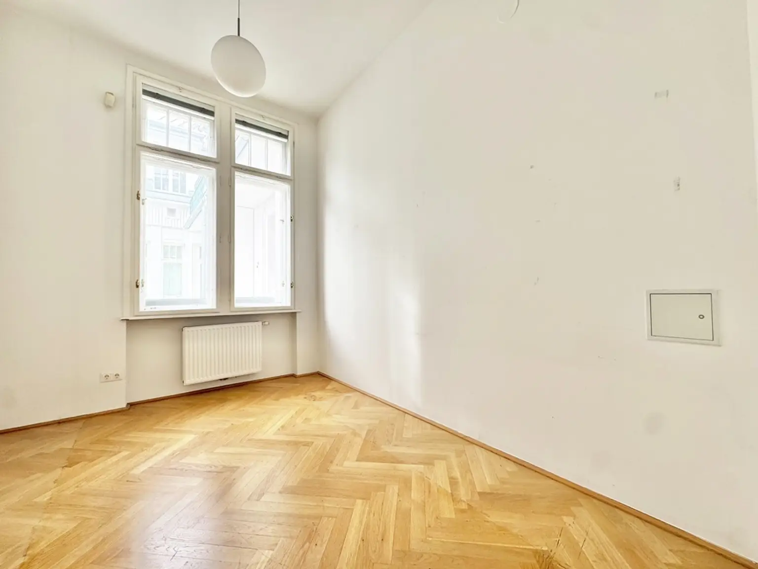 TOPLAGE | TRAUMHAFTE ALTBAUWOHNUNG MIT BALKON | HELLE 4 ZIMMER | U-BAHN-NÄHE