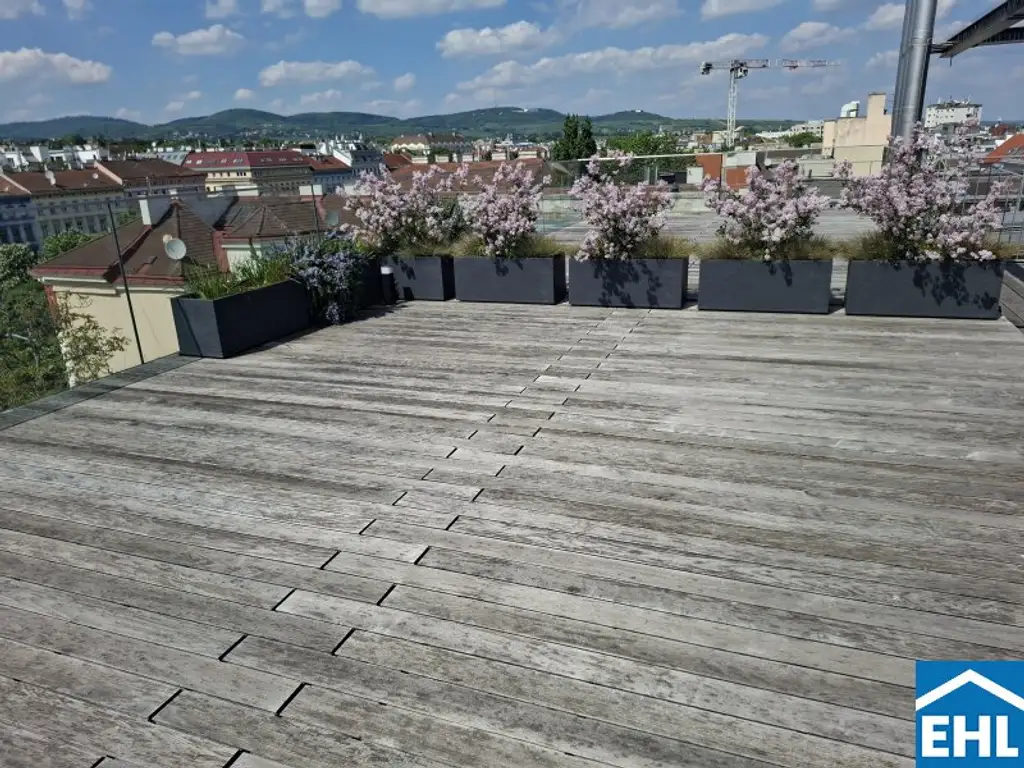 Spektakuläre Dachgeschoßmaisonette mit Terrassentraum und Blick auf die Canisiuskirche