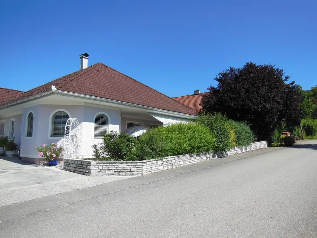 Schöner, sehr gepflegter Bungalow