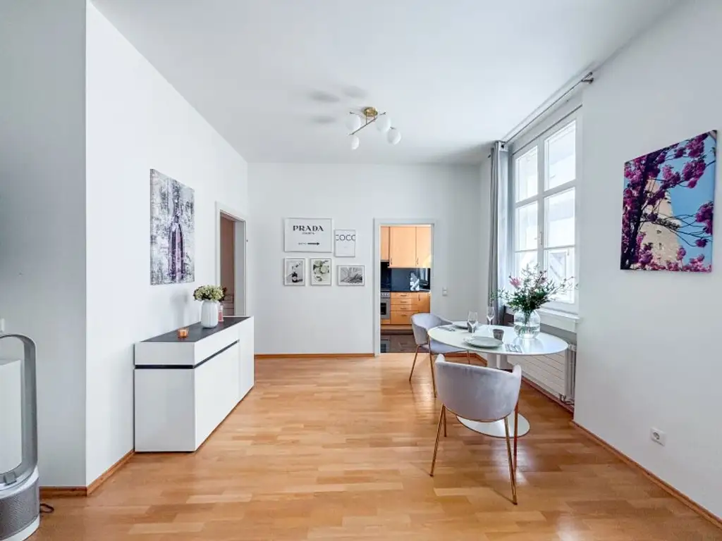 Komplett möblierte, helle Stadtwohnung – Ihr neues Zuhause am Stephansplatz/Graben!