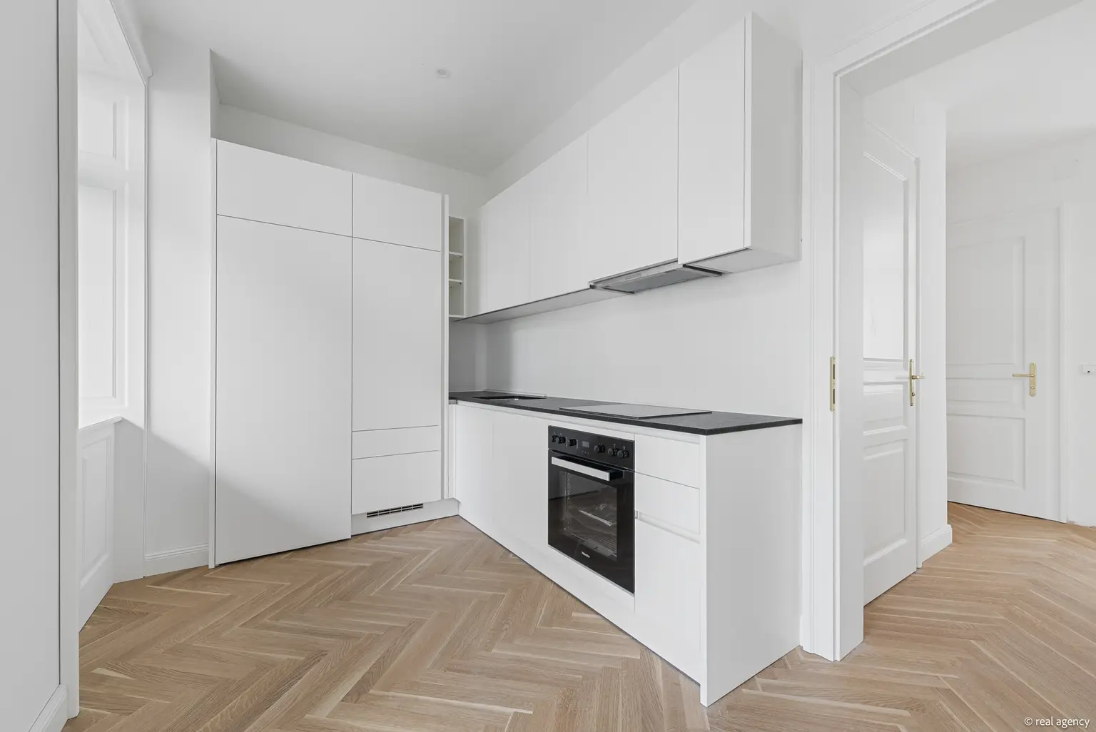 EIN WIENER ALTBAU, ZEITGEMÄSS GEDACHT