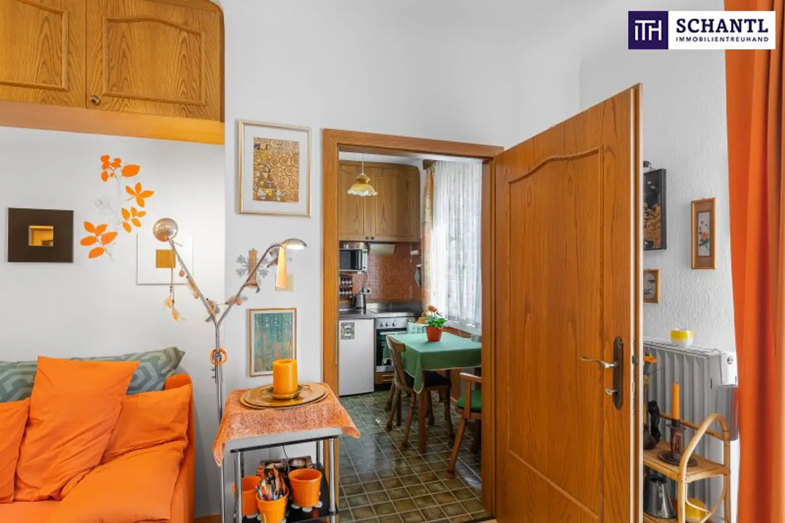 Zimmer, Blick in die Küche