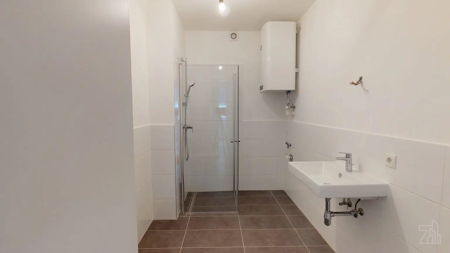 Geräumige 2-Zimmer Wohnung im EG inkl. Küche! Erstbezug! Provisionsfrei!