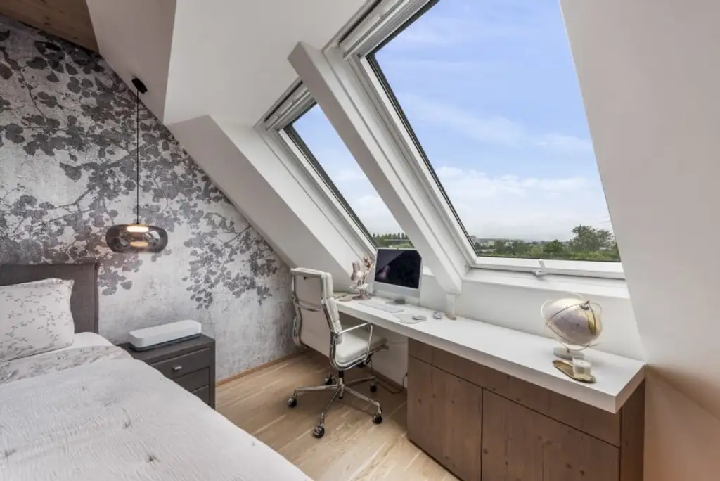 Rarität und Wohntraum! Dachgeschosswohnung mit südwestseitiger Terrasse an der oberen Alten Donau auf Eigengrund! Garagenplatz inkludiert