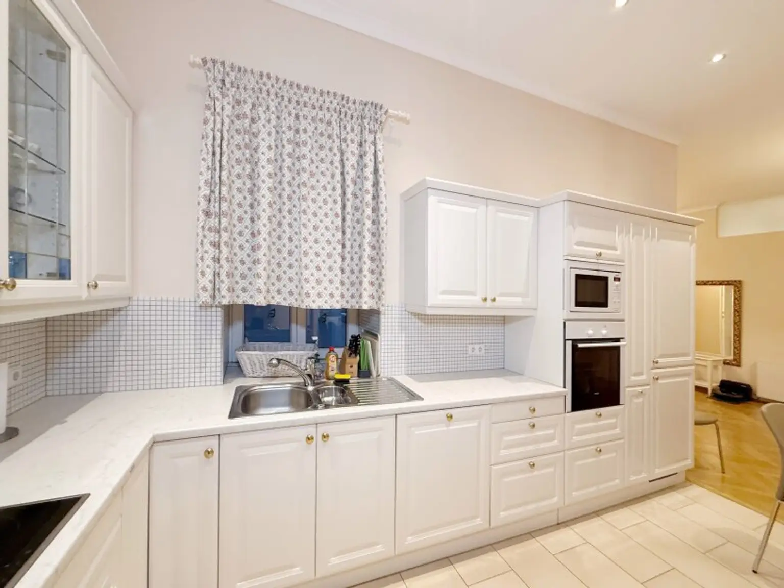 Fully furnished apartment - within walking distance to the 1st district, also available for short-term rentals.