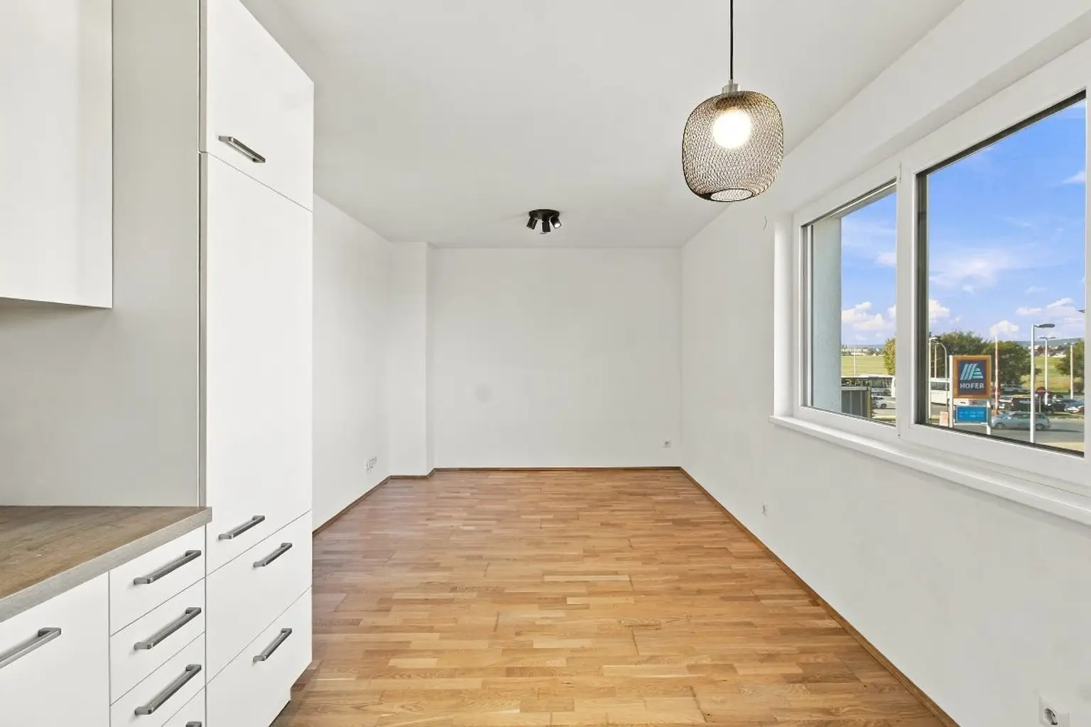 E | NEU am Markt ++ MODERNE ZWEI Zimmer mit TERRASSE | Prima Service Immobilien