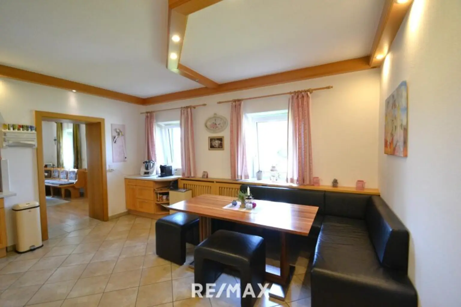 großzügiger Essbereich