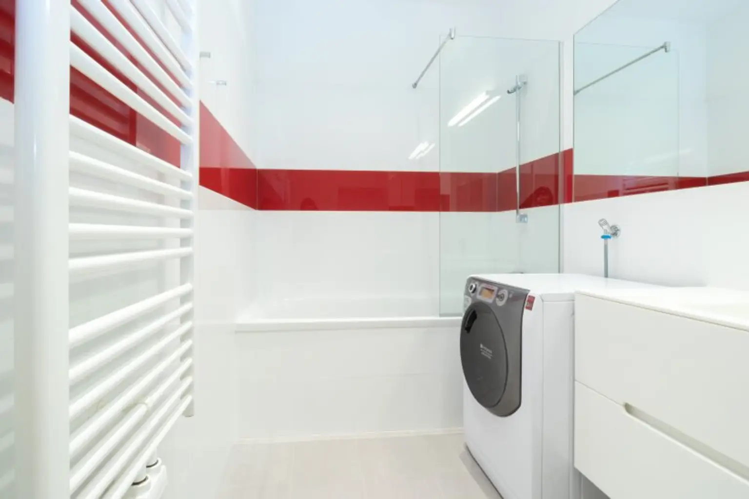 Sachen packen und einziehen! helle und teil-möblierte 2-Zimmer-Wohnung in 1040 Wien!