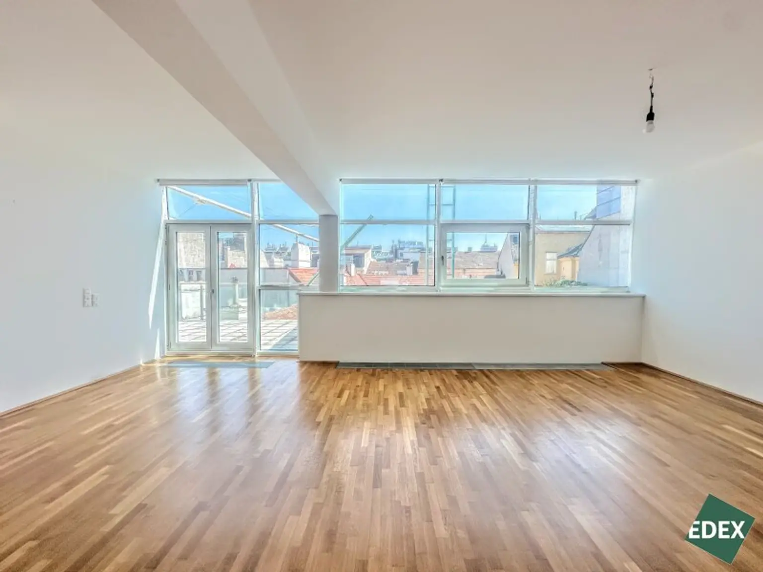 Exklusive Innenstadt-Maisonette mit Glasfront, Freiflächen & Stephansdom-Blick