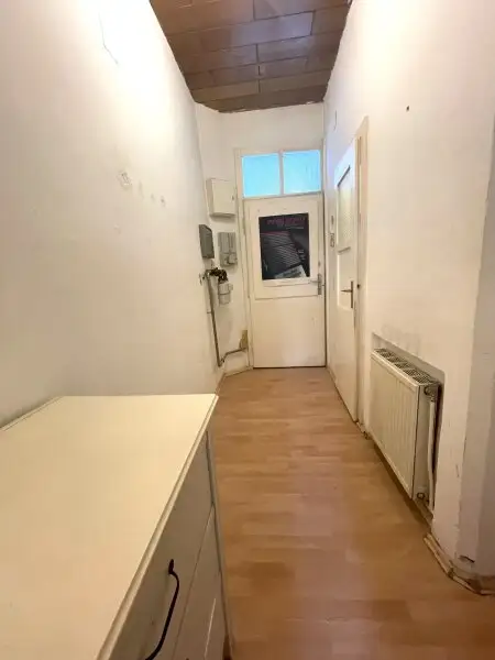 Stadt-Wohnung, 2-Zimmer, sanierungsbefürftig für 200.000 €