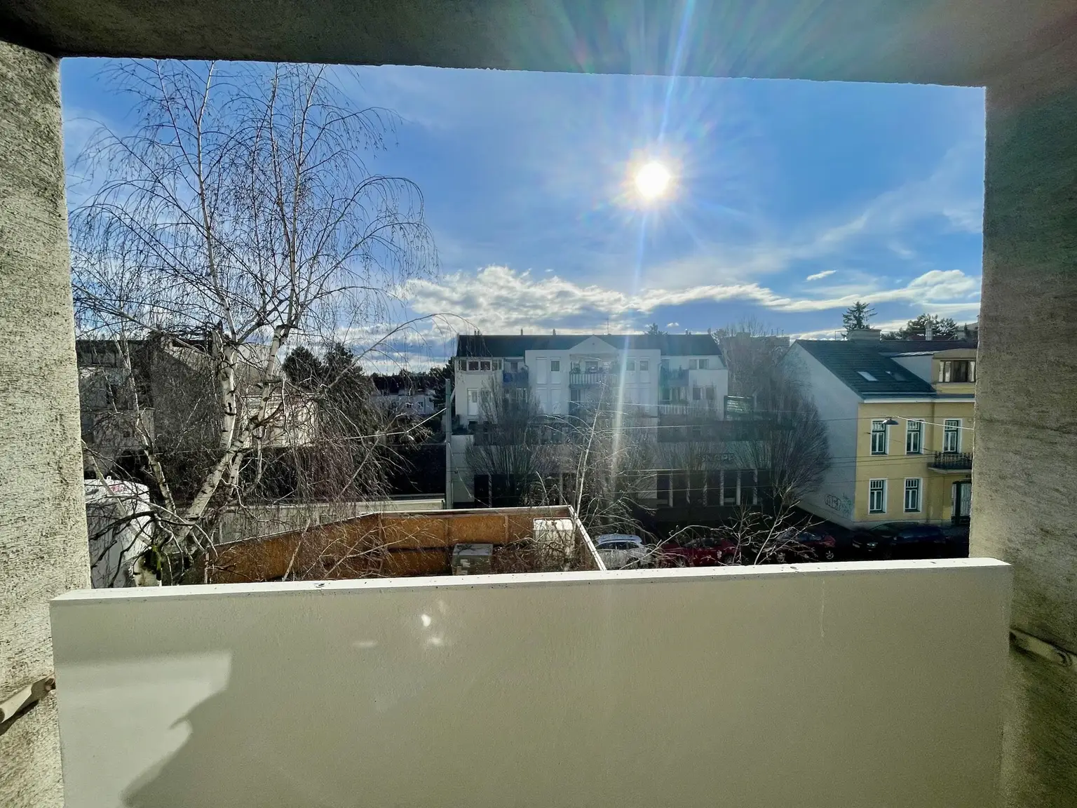 Helle renovierte 1-Zimmer-Wohnung mit Whirlpool & Loggia