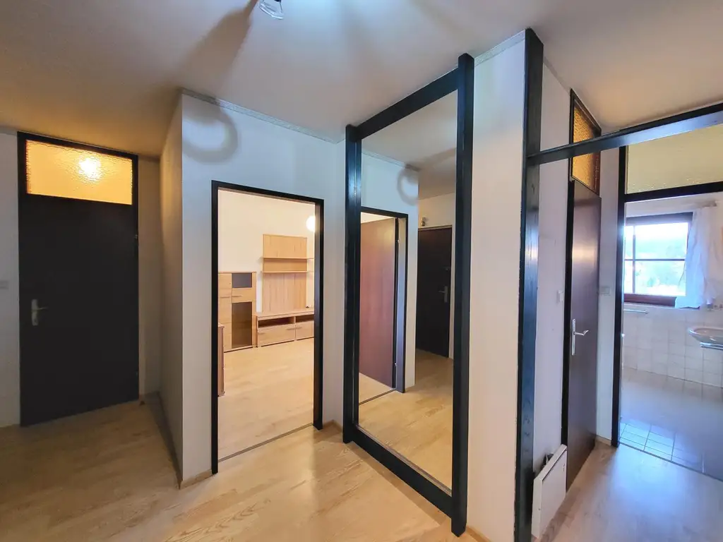 GEMÜTLICHE 3-ZIMMER-WOHNUNG MIT LOGGIA UND WUNDERSCHÖNEM AUSBLICK