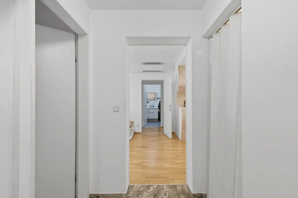 Neuwertige 4-Zimmer Wohnung mit Terrasse und Tiefgaragenplatz in Korneuburg!