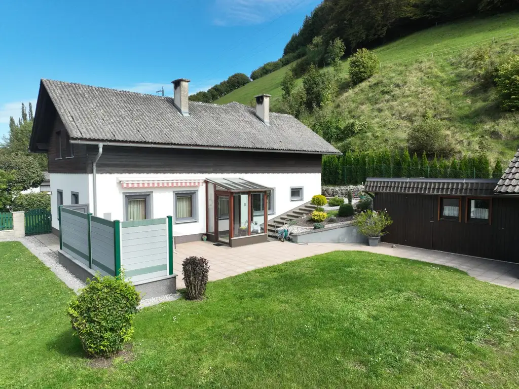Haus mit großem Grundstück