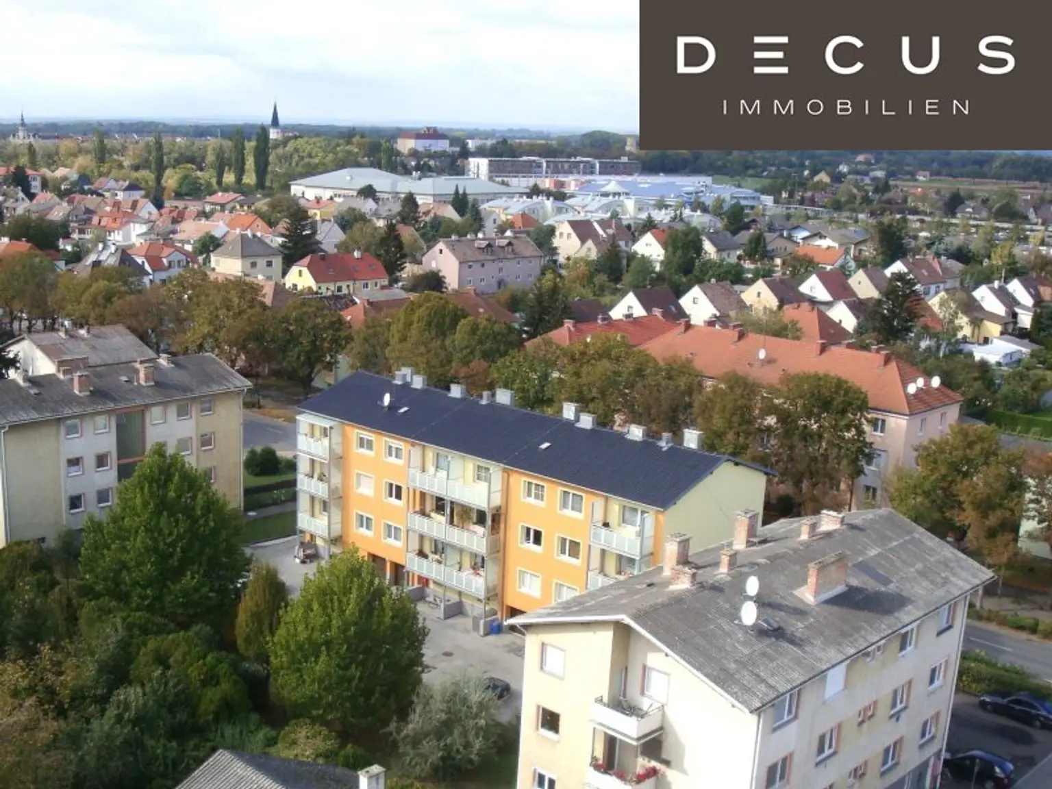 GROSSARTIGE FÜNFZIMMERWOHNUNG MIT SÜDBALKON