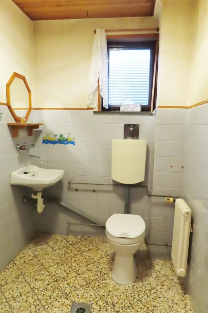 WC mit WM-Anschl. im EG