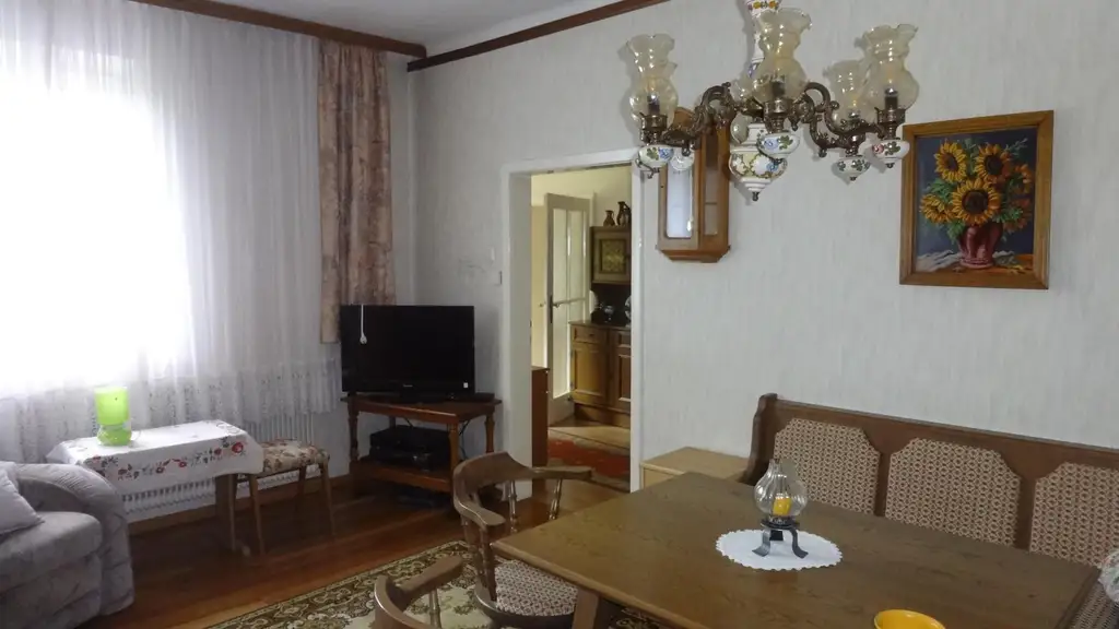 Einfamilienhaus mit Garten und Halle!