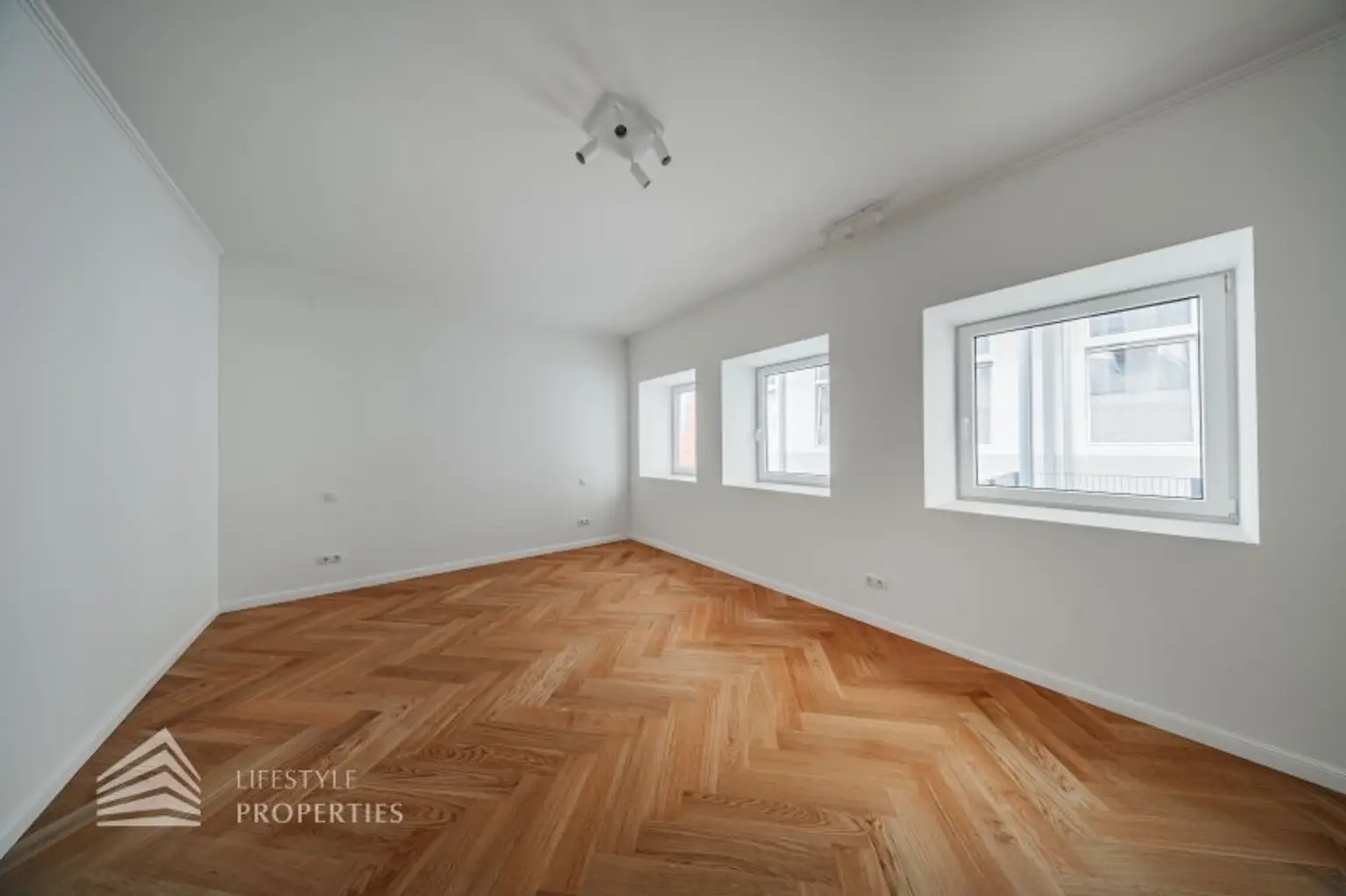 Erstbezug! Schöne 2-Zimmer Wohnung mit Terrasse, Nähe Burggasse