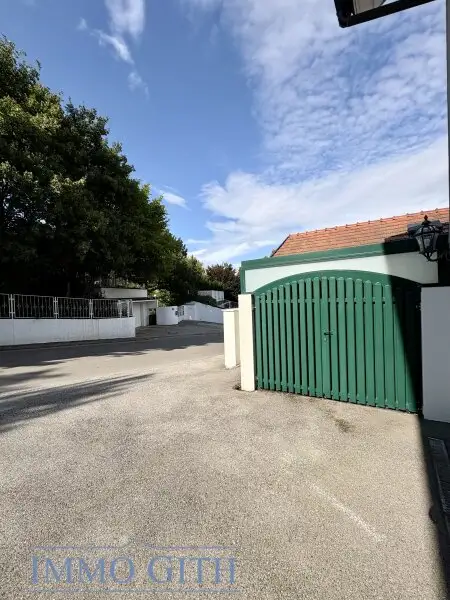 GROSSZÜGIGE DOPPELHAUSHÄLFTE IN GRÜNRUHELAGE MIT WIENBLICK IN MARIA ENZERSDORF ZU MIETEN!