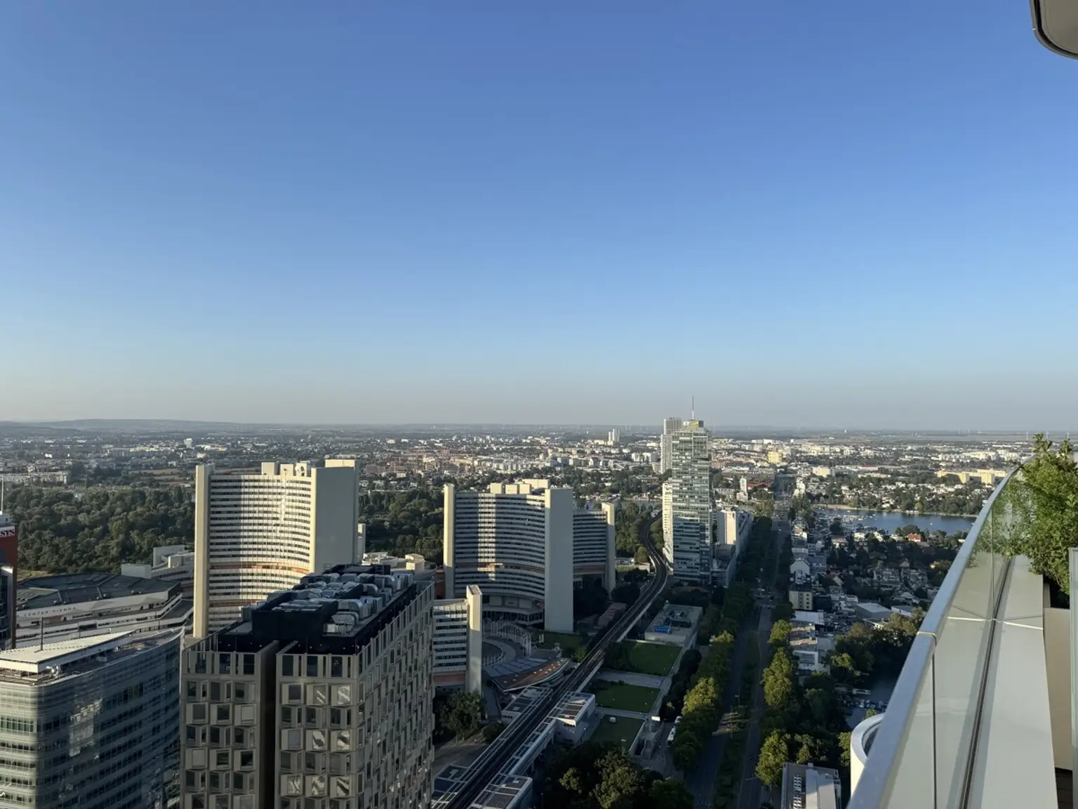 DANUBEFLATS. New - 2 Zimmer Wohnung - 40. Stock inkl. Sonnenuntergang