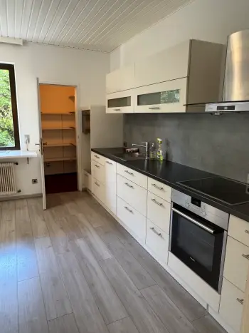 "Einfamilienhaus mit 1110m² Grund mitten im Ort!"