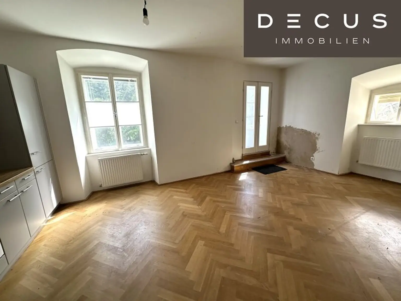 + + + verbindbare Erdgeschossflächen ca. 210 m² + + + SCHLOSS HETZENDORF + + +