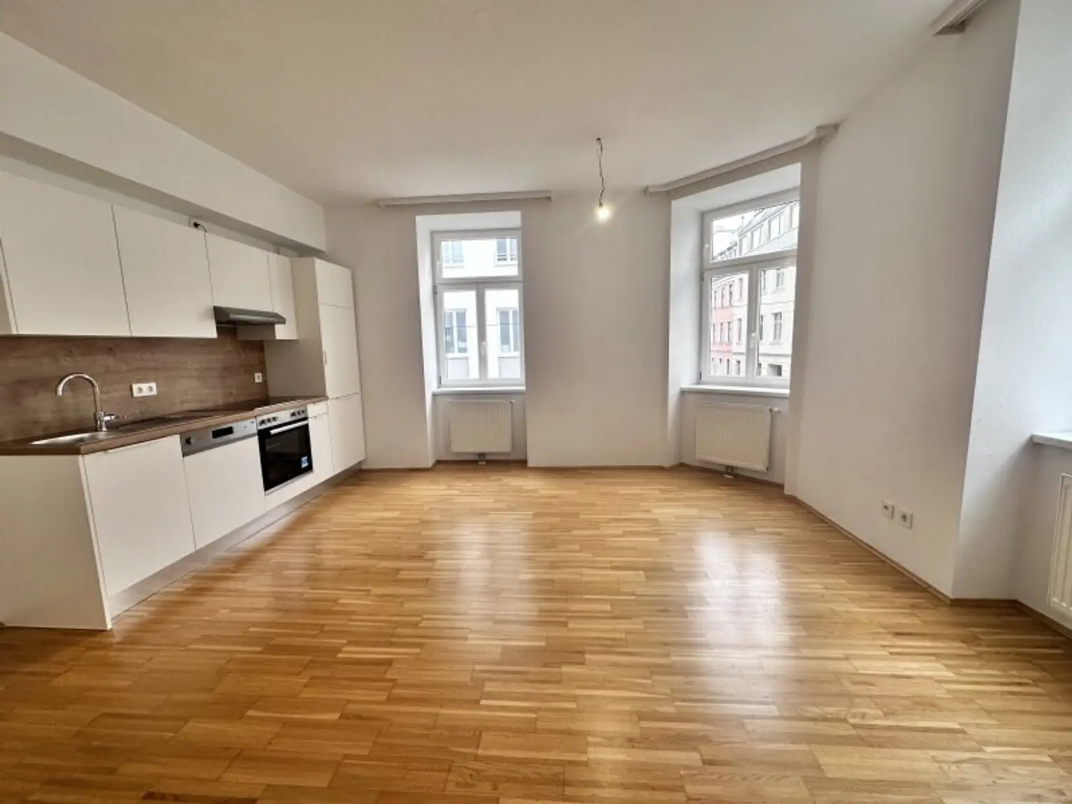 Charmante 53m² Altbauwohnung, 2 Zimmer, neue Einbauküche & Lift