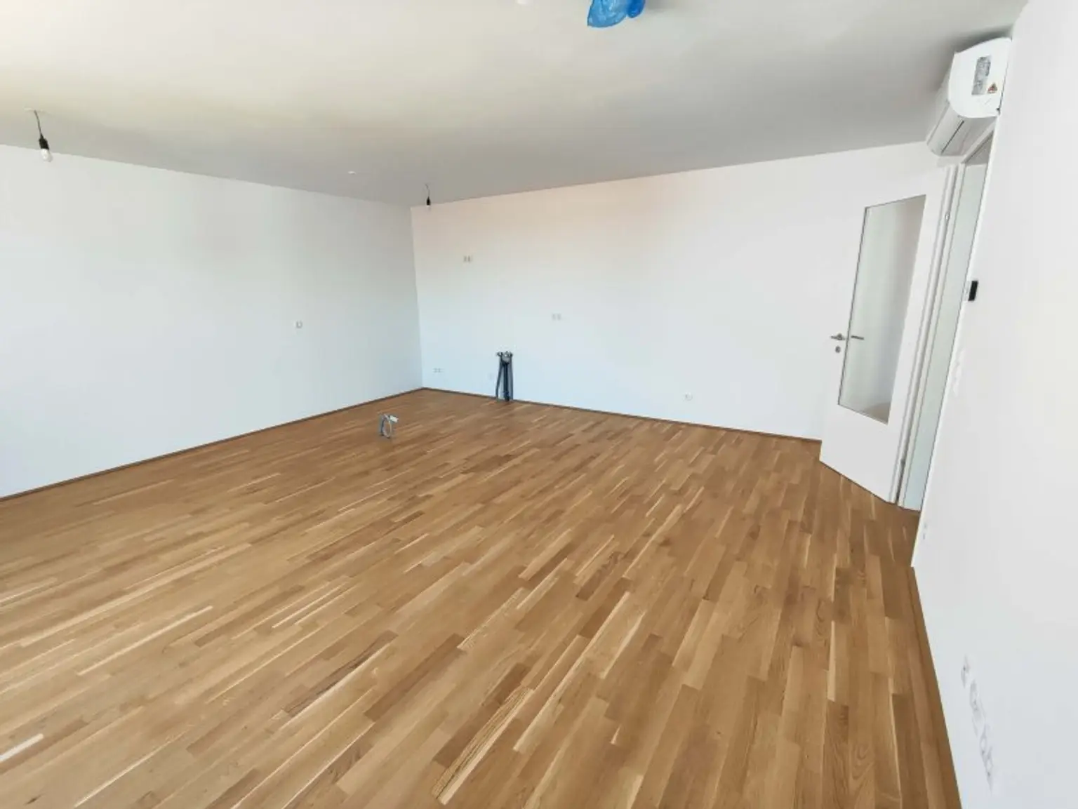 NEUBAU DACHGESCHOß-3-Zimmer-ERSTBEZUG mit Balkon in 1210 Wien! Top 2/43
