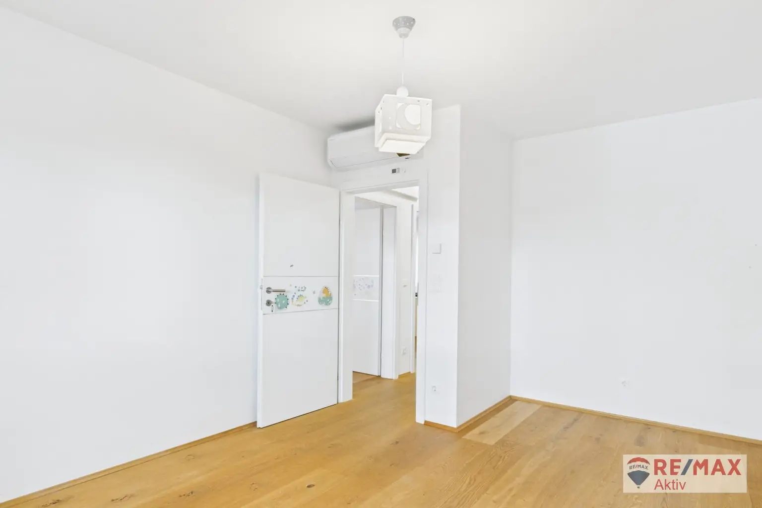 Modernes Reihenhaus mit Dachterrasse, Garten & PV-Anlage