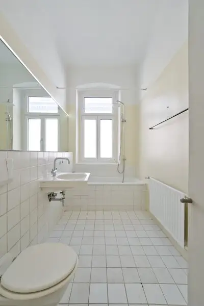 Studio und hippes Wohnen auf 93m² - sonnendurchflutete hohe Räume im Altbau!