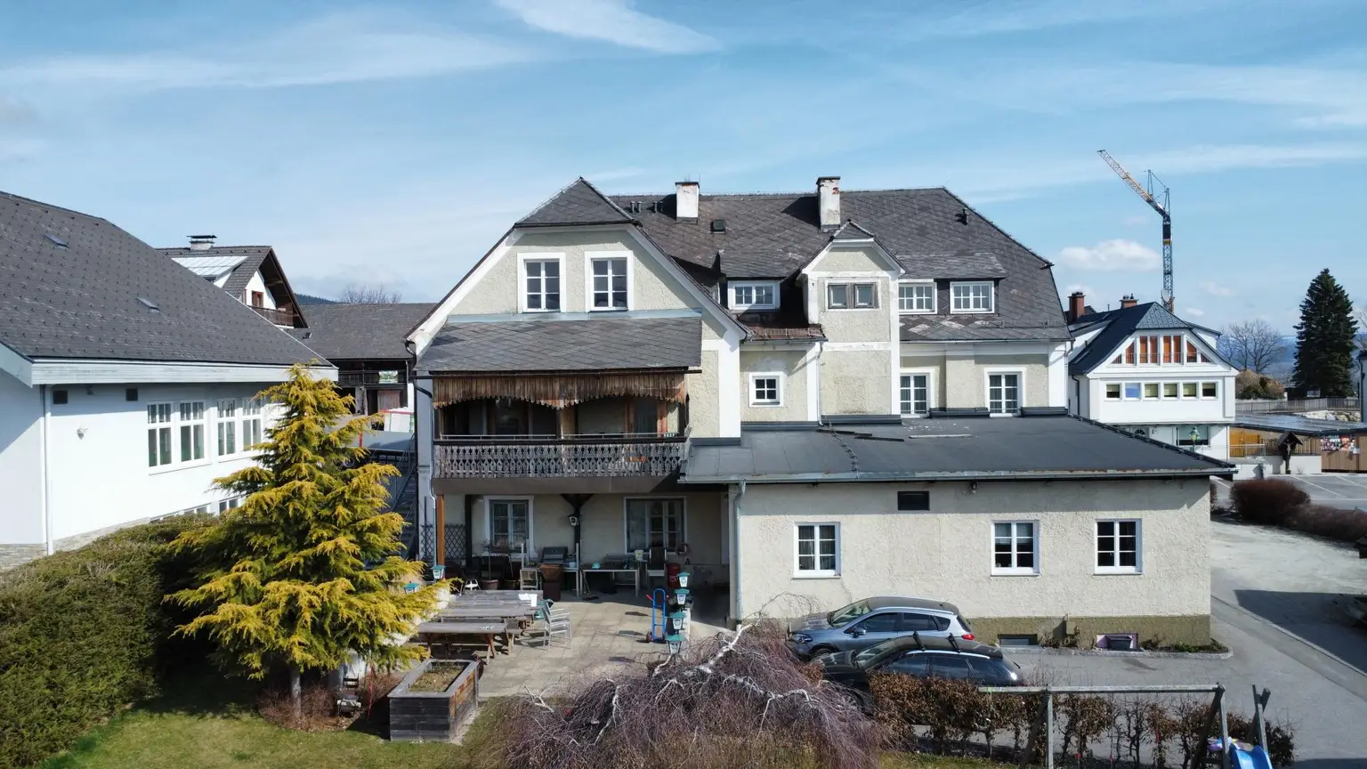 Drohnenfoto Gebäude von hinten