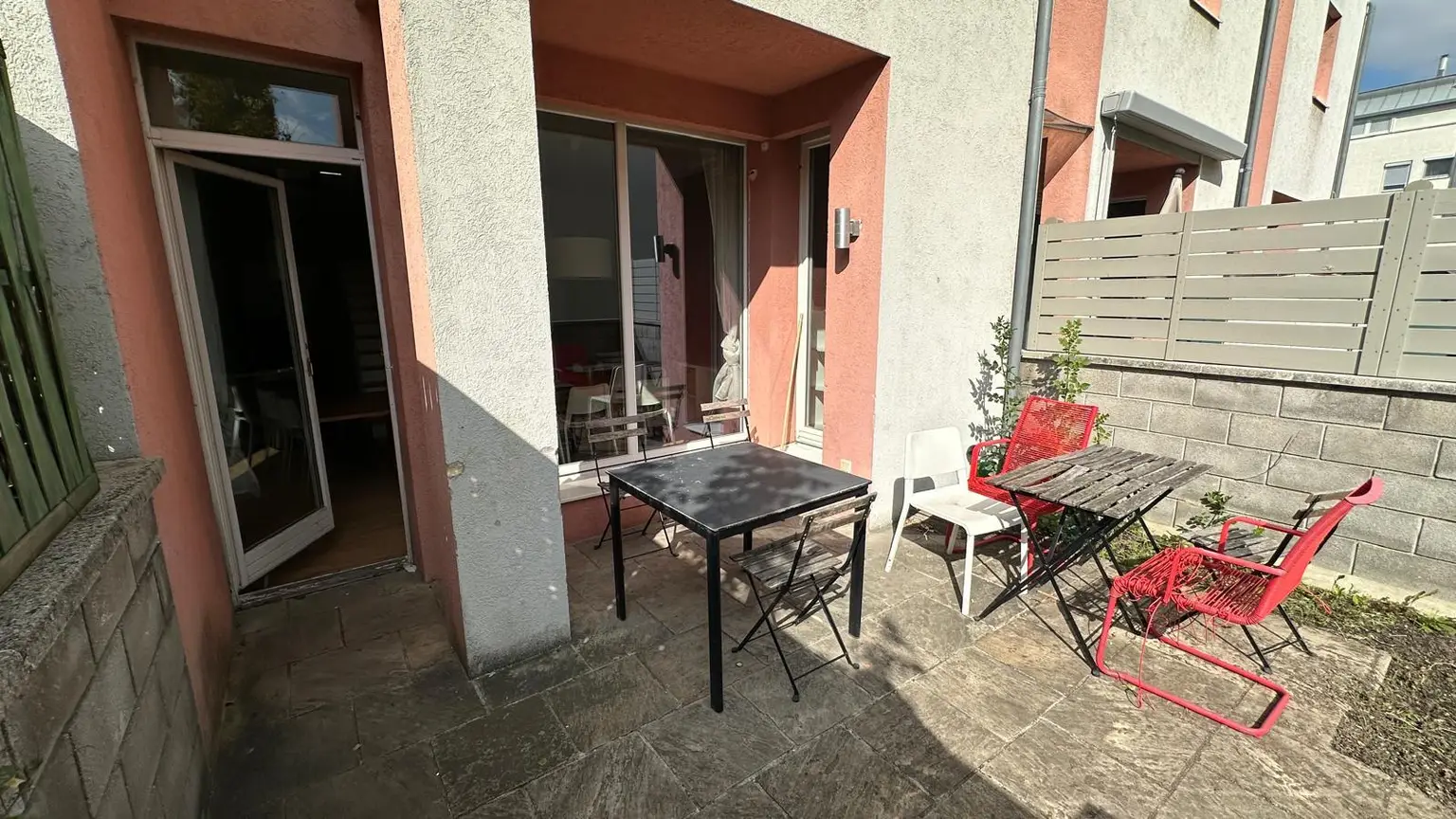 "Architektonisch reizvolles Wohnen mit Terrassen"