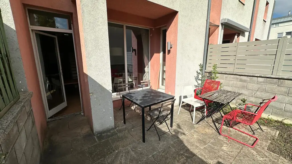"Architektonisch reizvolles Wohnen mit Terrassen"