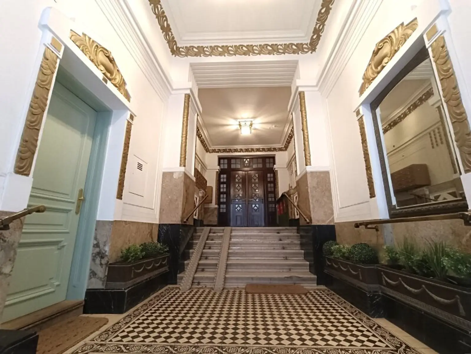 Moderne 3-Zimmer Wohnung mit Altbaucharme! Hochwertige Ausstattung und ideale Anbindung - Nähe U1 Südtiroler Platz!