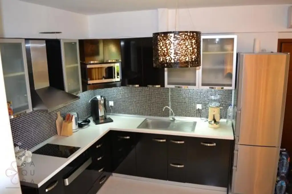 Moderne Villa mit Pool – Privates Refugium in exklusiver Wohngegend