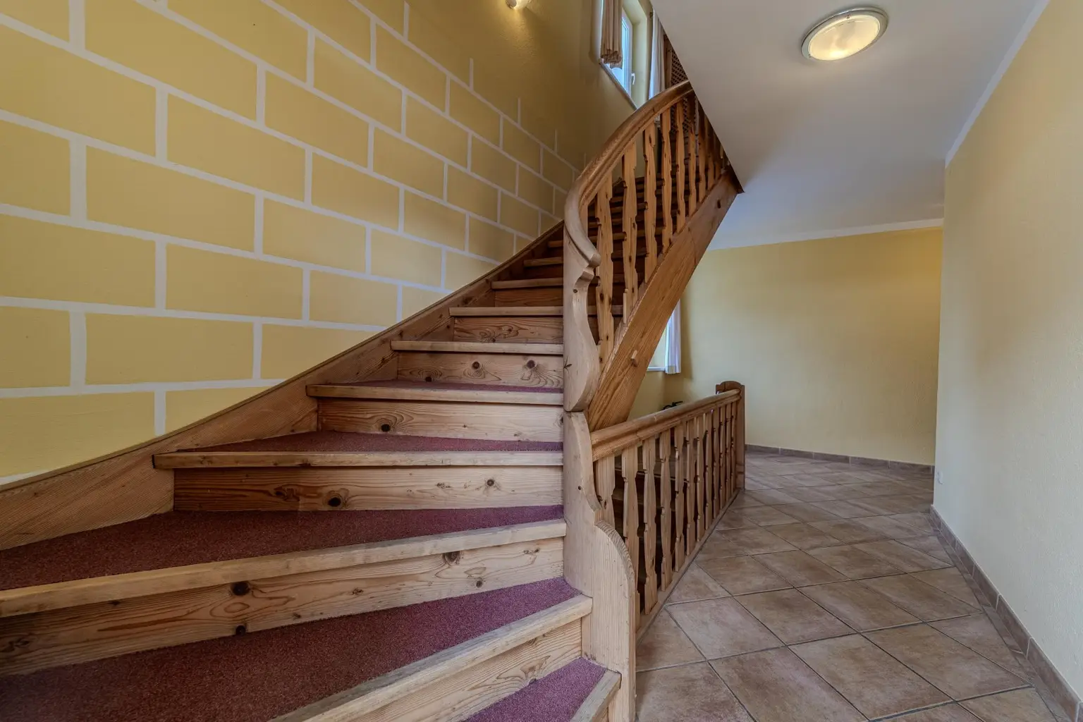 Zugang zur Dachgeschosswohnung