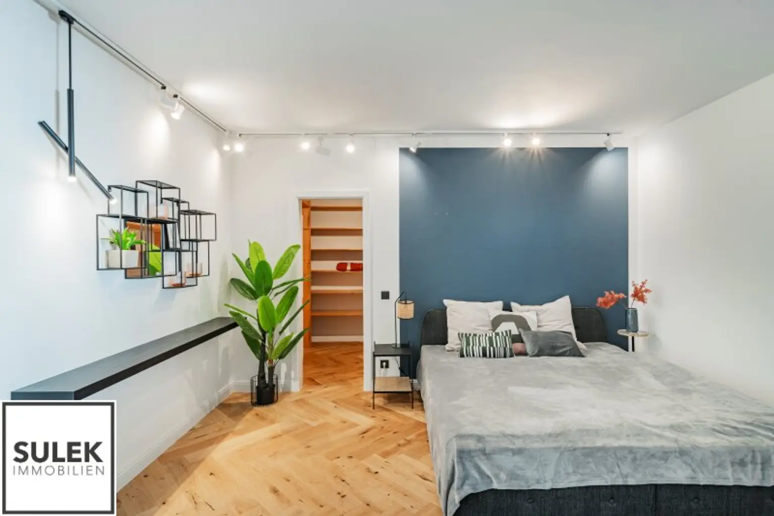 Ruhige, sanierte 3,5 Zimmer Wohnung mit Designer-Bad und Küche + Garage (optional!) in Mariahilf - beziehbar ab 01/26!