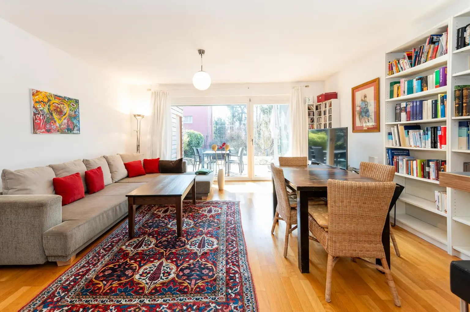 Großzügiger Wohn-/Essbereich