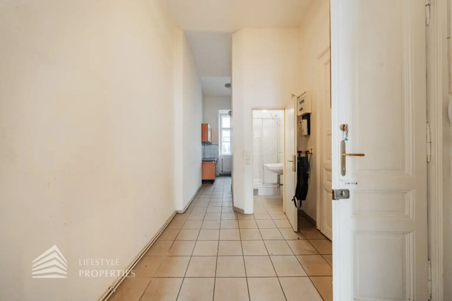 Sanierungsbedürftige Garconniere in ruhiger Lage des 9. Bezirks! Nähe Liechtensteinpark by Lifestyle Properties GmbH