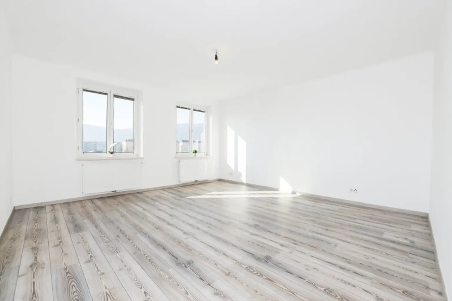 *BALKON* I HAUPTBAHNHOF I WG TAUGLICH I DUSCHE I HAUSTIERE WILLKOMMEN I AB SOFORT I 4. STOCK MIT LIFT I MODERN SANIERT I PROJEKT WOHNEN I