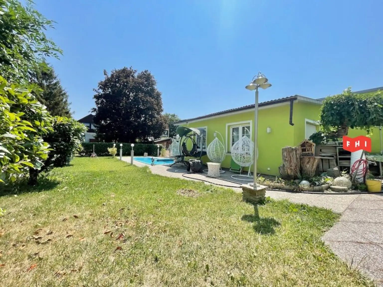 Erweiterbares 4 Zimmer Einfamilienhaus mit Garage, Pool & Gartenhaus
