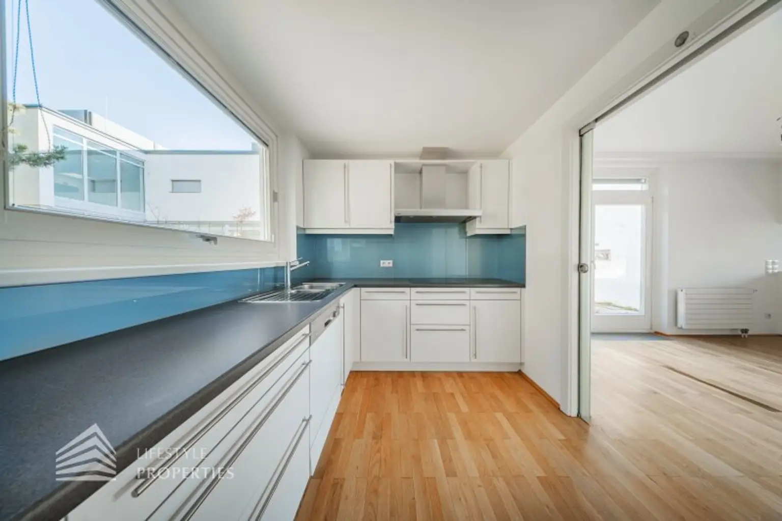 Wunderschöne 4 - Zimmer Wohnung mit Terrasse und Garten