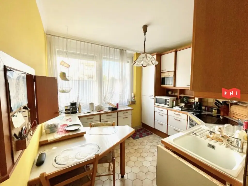 Südwestseitige 3 Zimmer Eigentumswohnung mit Loggia, Klimaanlage, Autoabstellplatz & PV-Balkonkraftwerk.